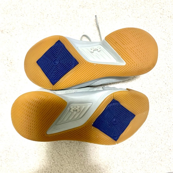 Under Armour running shoes for kids - Picture 2 of 3